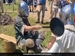 Viral Video: "Pan-Slapping Contest" Between Two Men Leaves Internet In Splits Viral Video: "Pan-Slapping Contest" Between Two Men Leaves Internet In Splits
