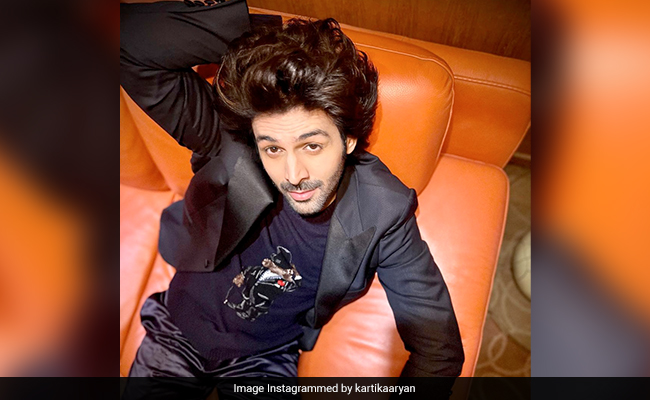 Kartik Aaryan's ROFL Reply To Fan Who Asked Him For Cash In Exchange For Praise