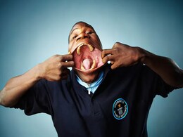 देखते ही देखते मुंह में समा गई कोल्ड ड्रिंक कैन, Guinness World Records को भी करना पड़ा यह काम देखते ही देखते मुंह में समा गई कोल्ड ड्रिंक कैन, Guinness World Records को भी करना पड़ा यह काम