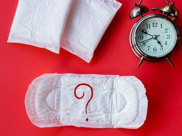 सैनिटरी नैपकिन को पैंटी पर चिपकाने का सही तरीका कम ही लोग जानते हैं, यहां जानिए कुछ कमाल के पीरियड हैक्स