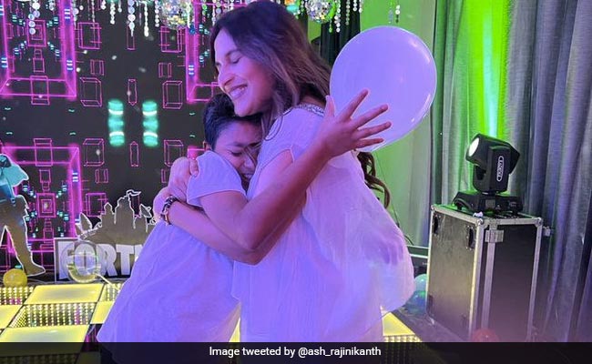 The Reason Aishwarya Rajinikanth's Throwback Thursday Pic Is "Special" - Son Linga