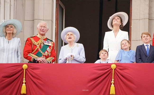 Crowds Cheer Queen At Historic Jubilee Marking 70 Years On Throne