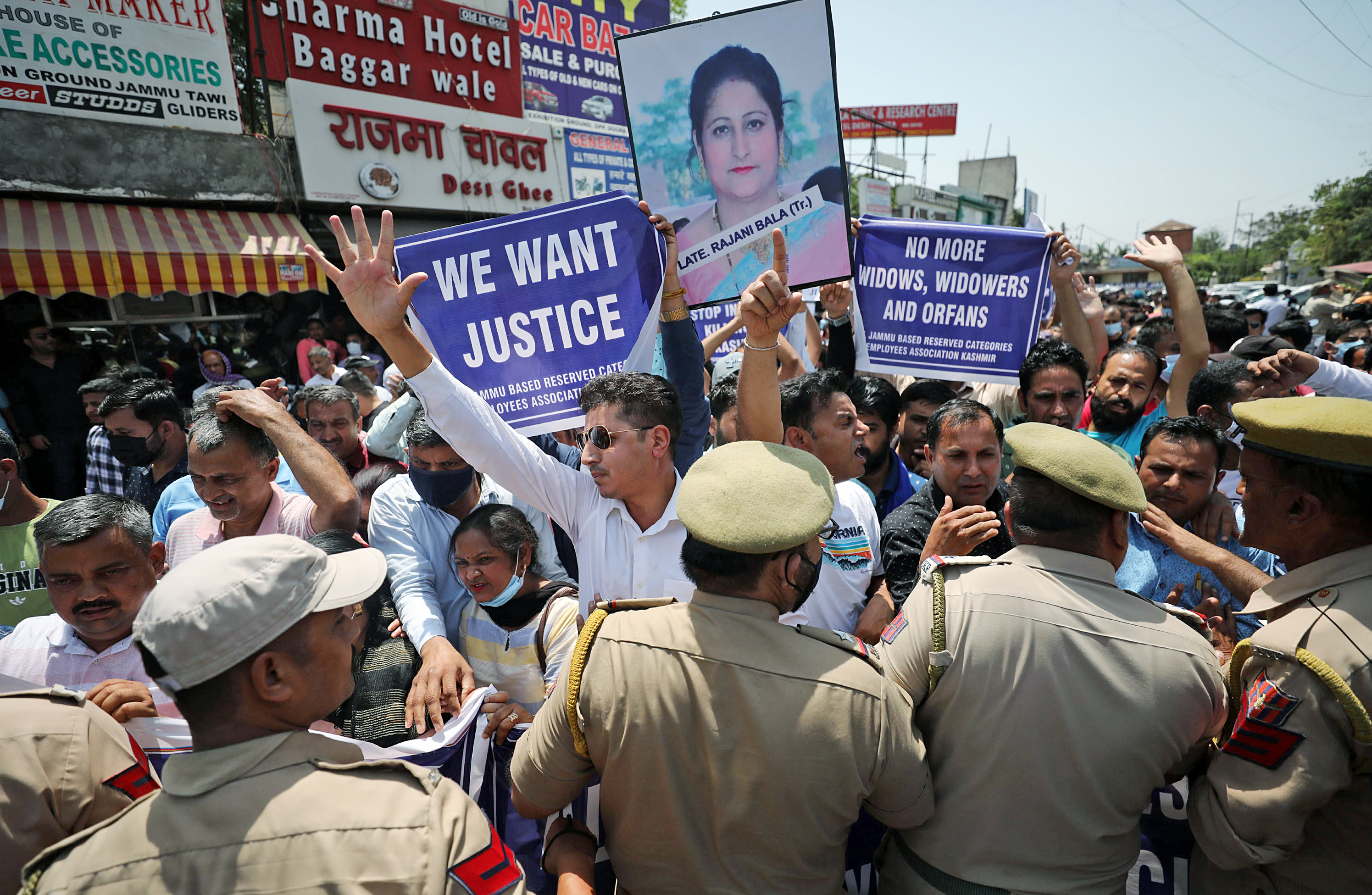 After Kashmir Killings, Amit Shah's Big Meet With Army Chief, Officials