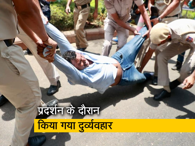 रवीश कुमार का प्राइम टाइम: कांग्रेस ने की दिल्ली पुलिस के असभ्य व्यवहार की शिकायत