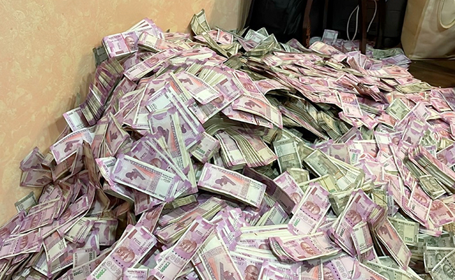 Rs 20 Crore Cash Seized After Raids On West Bengal Minister Partha Chatterjee's Aide