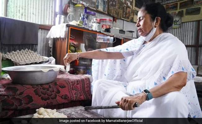 Mamata Banerjee's New Cooking Video: Momos Anyone?