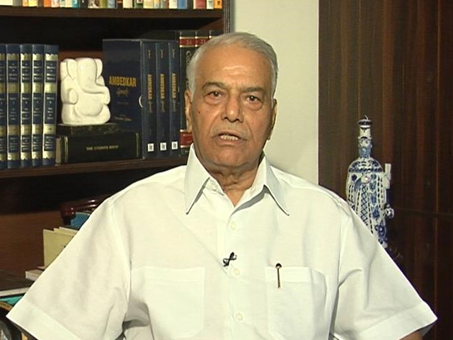 सरकार का विरोध करने का अधिकार छीना जा रहा, भारत में लोकतंत्र ‘बर्बाद’ हुआ : सिन्हा