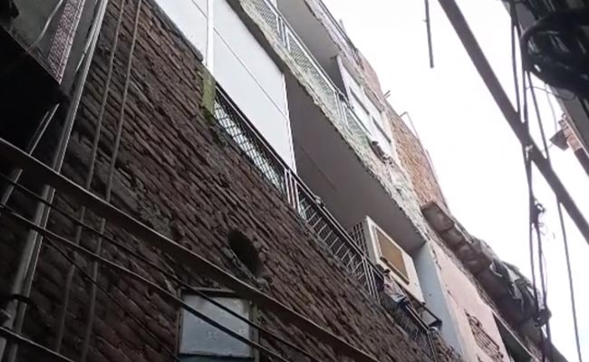 दिल्‍ली : घर में मिले 4 शव, जांच में खुलासा-पति ने पत्‍नी, दो बे‍टियों को नशीला पदार्थ खिलाकर गोली मारी, फिर की खुदकुशी