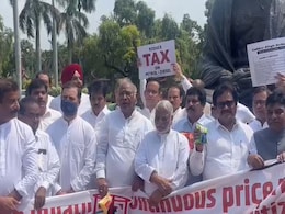 Parliament Monsoon Session Live Updates: संसद में आज भी GST पर हंगामा, दूध-दही का कटआउट लेकर पहुंचे सांसद Parliament Monsoon Session Live Updates: संसद में आज भी GST पर हंगामा, दूध-दही का कटआउट लेकर पहुंचे सांसद