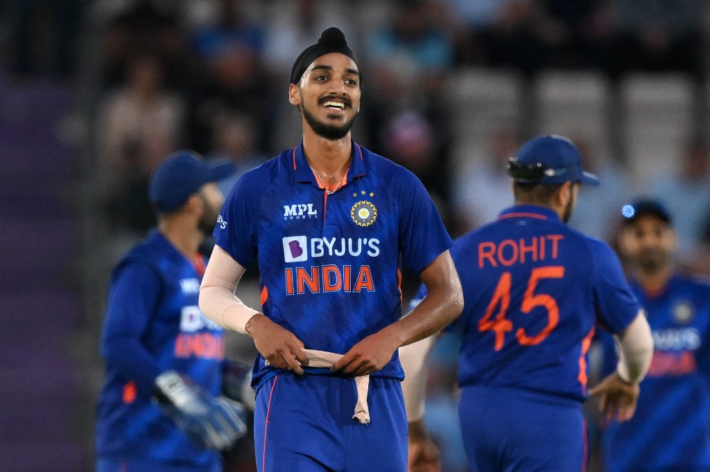 अर्शदीप हाल ही में खूब पिटे, पर वर्ल्ड रिकॉर्ड के मुहाने पर, बनेंगे 21 साल में पहले बॉलर