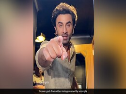 VIDEO VIRAL: रणबीर कपूर को पैपराजी ने बुलाया 'होने वाले पापा' तो एक्टर बोले- हां तू मामा और तू चाचा बन गया... VIDEO VIRAL: रणबीर कपूर को पैपराजी ने बुलाया 'होने वाले पापा' तो एक्टर बोले- हां तू मामा और तू चाचा बन गया...