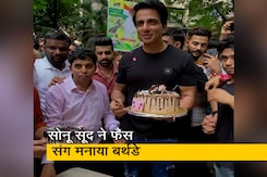 सोनू सूद ने फैंस के साथ सेलिब्रेट किया अपना जन्मदिन सोनू सूद ने फैंस के साथ सेलिब्रेट किया अपना जन्मदिन