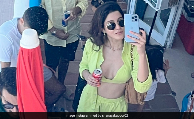 Shanaya Kapoor Is Going To Ibiza And Her Neon Co-Ord Set Follows Her To The Party Island