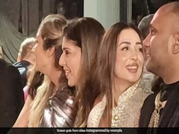 VIDEO: अर्जुन कपूर के रैंप वॉक पर फिदा हुईं मलाइका अरोड़ा, यूं किया चीयर और फिर देखती रहीं मुड़-मुड़कर VIDEO: अर्जुन कपूर के रैंप वॉक पर फिदा हुईं मलाइका अरोड़ा, यूं किया चीयर और फिर देखती रहीं मुड़-मुड़कर