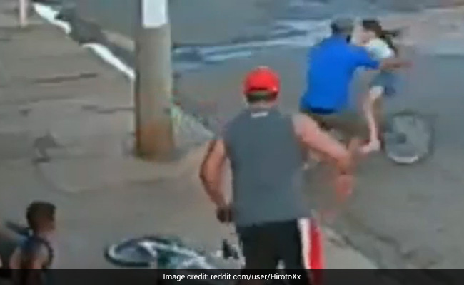 Video: Man's Quick Thinking Prevents Girl From Hitting A Pole