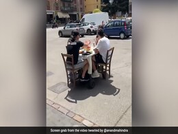 आनंद महिंद्रा ने शेयर की डाइनिंग टेबल जैसी दिखने वाली अनोखी गाड़ी, कुर्सी पर बैठे-बैठे पहुंच गए पेट्रोल पंप - देखें Video आनंद महिंद्रा ने शेयर की डाइनिंग टेबल जैसी दिखने वाली अनोखी गाड़ी, कुर्सी पर बैठे-बैठे पहुंच गए पेट्रोल पंप - देखें Video