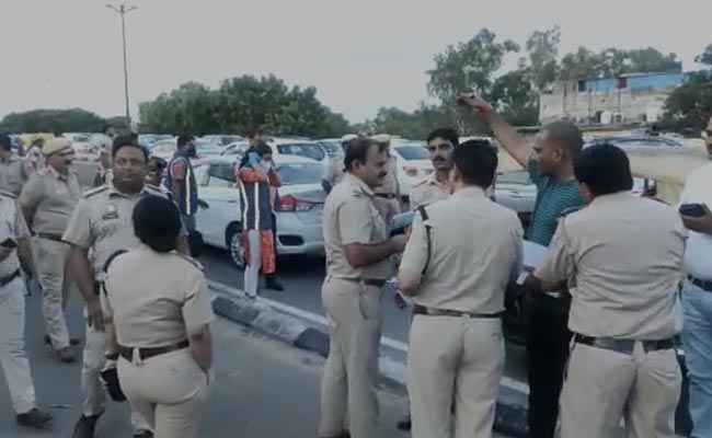 They Were Carrying Rs 45 lakh In Auto. Robbers Threw Chilli In Eyes