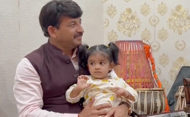 सांसद मनोज तिवारी के सुर में रमे अनूप जलोटा, हुई सुरों की बरसात, वीडियो पर आ रहा लोगों का प्यार