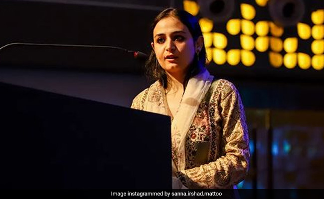 पुलित्जर पुरस्कार से सम्मानित कश्मीरी फोटो पत्रकार को विदेश जाने से रोका 