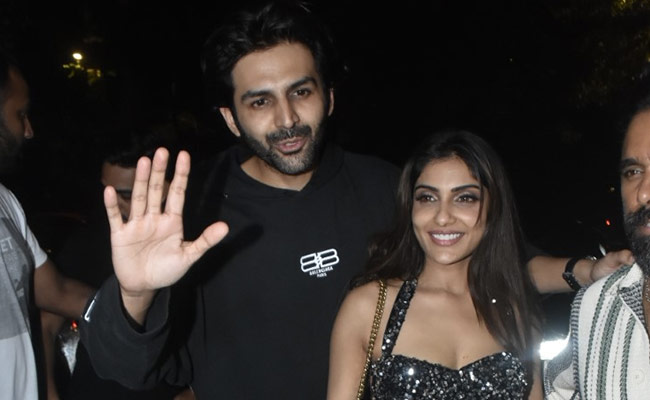 At Ishita Raj Sharma's Birthday, A <i>Pyaar Ka Panchnama</i> Reunion With Kartik Aaryan, Nushratt Bharuccha And Others