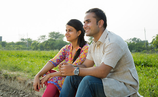 शादीशुदा जीवन में प्रोफेशनल लाइफ का पड़ रहा है गलत असर? तो जिंदगी खुशनुमा बनाने के लिए अपनाएं ये टिप्स