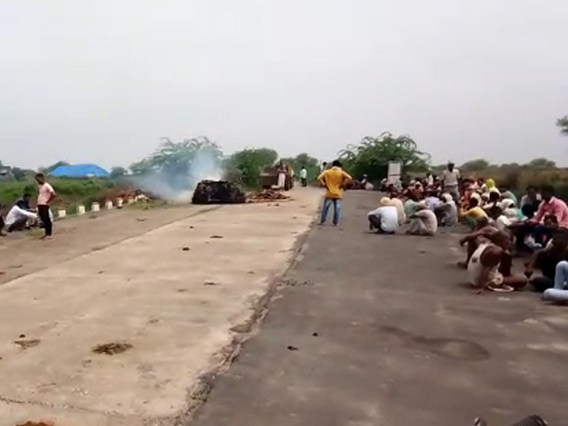 Crematorium Submerged, 70-Year-Old Madhya Pradesh Woman Cremated On Road