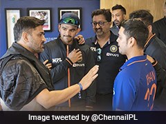 "Keeping In Touch": Dhoni Visits Indian Dressing Room, Pic Goes Viral
