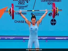 CWG 2022 Day 2: मीराबाई चानू ने भारत को दिलाया पहला गोल्ड, वेटलिफ्टिंग में शानदार प्रदर्शन CWG 2022 Day 2: मीराबाई चानू ने भारत को दिलाया पहला गोल्ड, वेटलिफ्टिंग में शानदार प्रदर्शन
