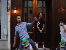 शराब के नशे में धुत इन लड़कों का वीडियो देख आप हो जाएंगे हंसी से लोटपोट, कमाल का है इनका अंदाज शराब के नशे में धुत इन लड़कों का वीडियो देख आप हो जाएंगे हंसी से लोटपोट, कमाल का है इनका अंदाज