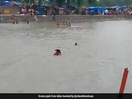 Video: Uttarakhand Policemen Jump Into River To Save Drowning Man In Haridwar Video: Uttarakhand Policemen Jump Into River To Save Drowning Man In Haridwar