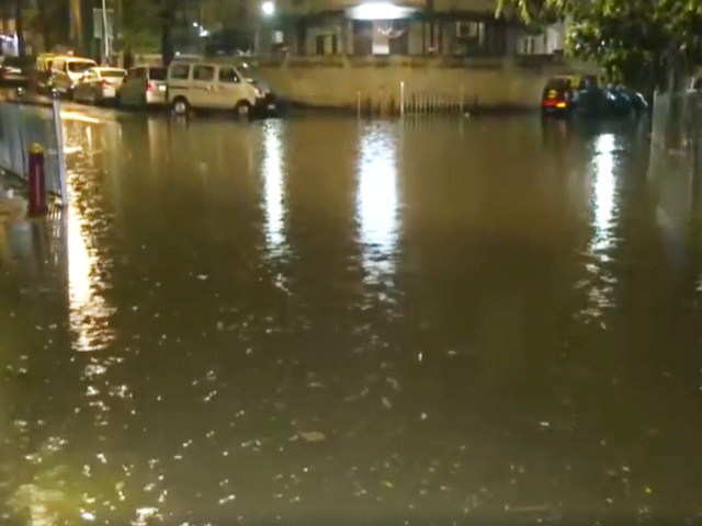 Heavy Rain In Parts Of Mumbai, Many Areas Waterlogged