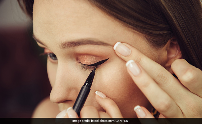 आई लाइनर के ये 6 लुक्स हैं बेहद खूबसूरत, इस तरह लगाएं अलग-अलग तरह से Winged Eyeliners