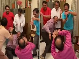 नागिन धुन बजते ही 'चाचाओं' ने खो दिया आपा, किया ऐसा डांस झूम उठेंगे आप नागिन धुन बजते ही 'चाचाओं' ने खो दिया आपा, किया ऐसा डांस झूम उठेंगे आप