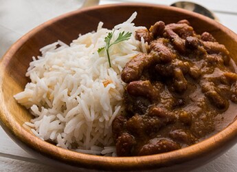 Man Eats Rajma Chawal With Hands, Divides Desi Reddit Users Man Eats Rajma Chawal With Hands, Divides Desi Reddit Users