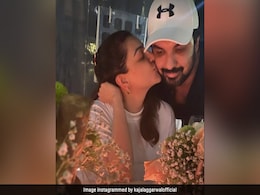 Kajal Aggarwal's Pic With Husband Gautam Kitchlu Is Too Cute To Miss Kajal Aggarwal's Pic With Husband Gautam Kitchlu Is Too Cute To Miss