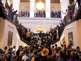 Cop Sacked For Playing Piano As Protesters Broke Into Sri Lanka President's House Cop Sacked For Playing Piano As Protesters Broke Into Sri Lanka President's House