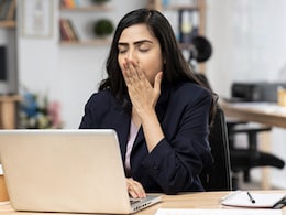 शरीर में इस विटामिन की कमी से सोने के बाद भी लगती है नींद की कमी, हर समय भरा रहता आलस शरीर में इस विटामिन की कमी से सोने के बाद भी लगती है नींद की कमी, हर समय भरा रहता आलस