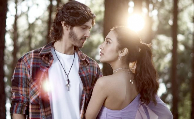 सिंगल 'आदि-आदि' में रोहन मेहरा और सहर बाम्बा की दिखी जबरदस्त केमेस्ट्री, रिलीज होते ही लाखों में पहुंचा व्यूज