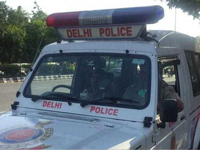 दिल्ली में 20 से अधिक बार पर पुलिस की छापेमारी, 7 डांसर लड़कियों समेत 12 गिरफ्तार
