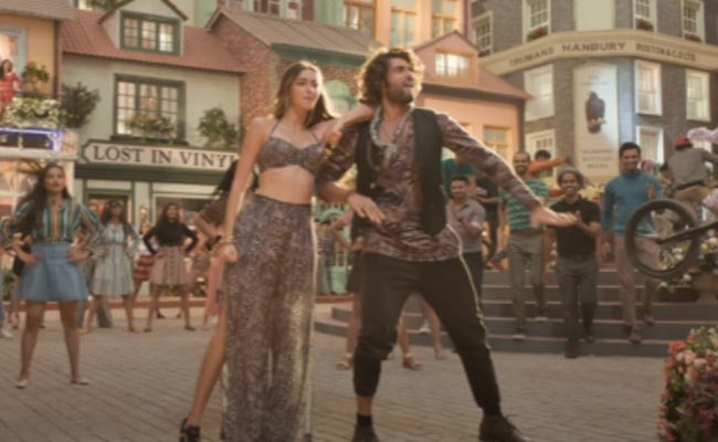 <i>Liger</i> Song </i>Akdi Pakdi</i>: Ananya Panday And Vijay Deverakonda Rule The Dance Floor