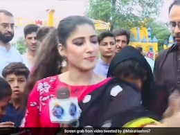 रिपोर्टर और कैमरे के बीच आया लड़का तो महिला पत्रकार ने जड़ दिया थप्पड़, वीडियो देख लोग बोले- नो बकवास सीधा चमाट रिपोर्टर और कैमरे के बीच आया लड़का तो महिला पत्रकार ने जड़ दिया थप्पड़, वीडियो देख लोग बोले- नो बकवास सीधा चमाट