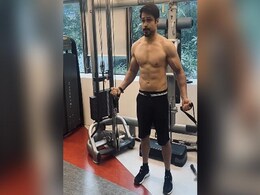 इमरान हाशमी ने कुछ इस तरह किया वर्कआउट, वीडियो देख फैन्स बोले- मूवी के चक्कर में बॉडी बन जाती है सर इमरान हाशमी ने कुछ इस तरह किया वर्कआउट, वीडियो देख फैन्स बोले- मूवी के चक्कर में बॉडी बन जाती है सर