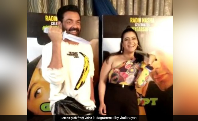 मुंबई में खुलेआम खंजर लेकर घूमते दिखे बॉबी देओल और काजोल, देखकर फैन बोले- 'करना क्या चाहते हो भाई'