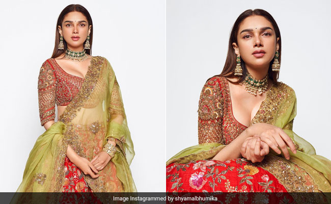 We're Royally Blown Away By Aditi Rao Hydari's Charming Bridal <i>Lehenga</i>