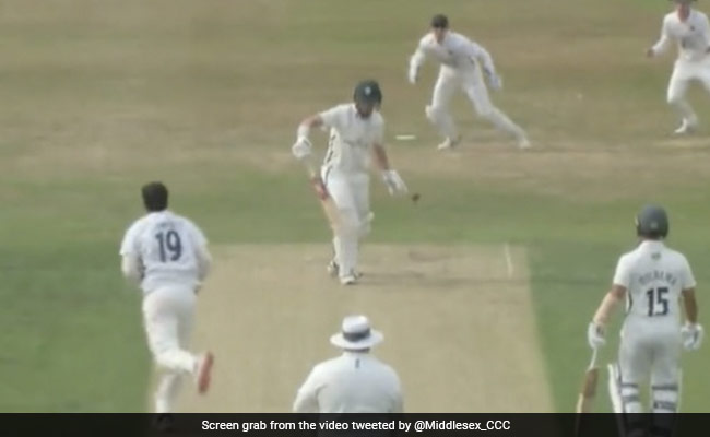 इंग्लैंड जाकर उमेश यादव ने फेंकी खौफनाक गेंद, बल्लेबाज के हाथ से छूटा बल्ला और ऐसे उड़ गई स्टंप - Video