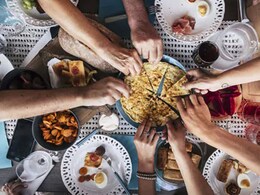 Where Do You Like To Eat On Vacation? Twitter Users Discuss In Viral Thread