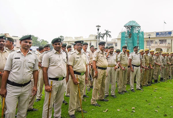 बिहार पुलिस में बंपर भर्ती: सिपाही के 993 पदों पर वैकेंसी, 12वीं पास के लिए सरकारी नौकरी का मौका