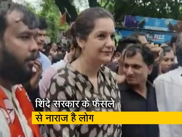 मुंबई में आरे जंगल को बचाने के लिए लोगों का प्रदर्शन