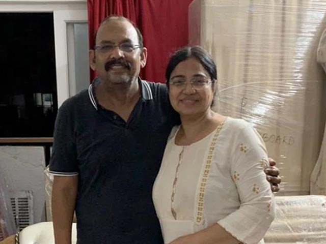 Elderly Couple, Forced To Live On Stairs After Fight With Tenant, Finally Enter Noida Flat