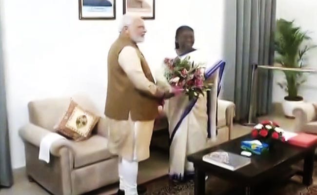 जीत के बाद बधाई देने राष्ट्रपति द्रौपदी मुर्मू के घर पहुंचे PM मोदी, कहा- 'भारत ने इतिहास रच दिया'